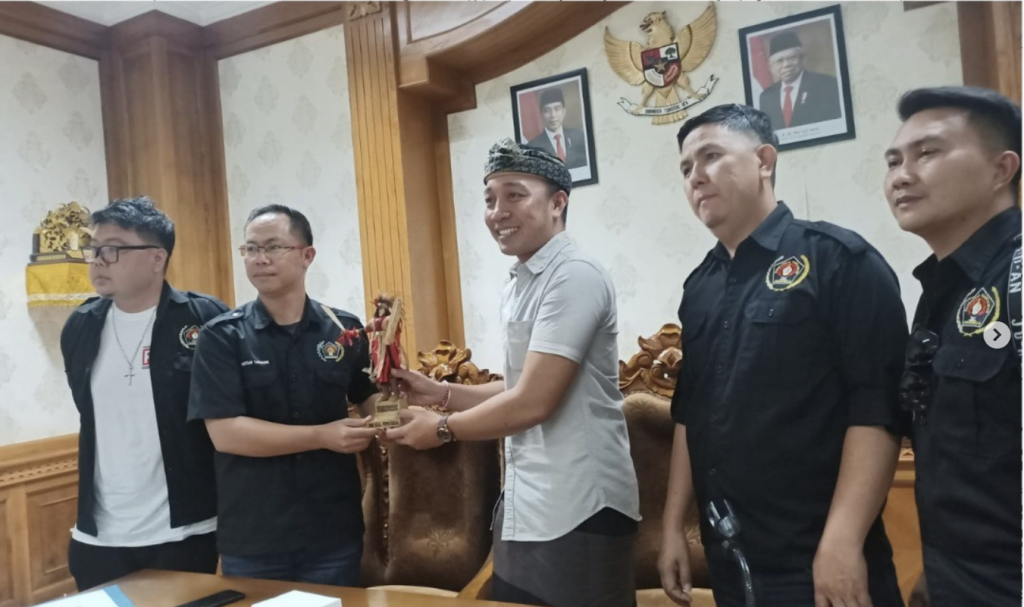 Studi banding Persatuan Wartawan Indonesia (PWI) Kabupaten Minahasa, Dalam rangka meningkatkan kinerja sumber daya manusia dalam menjalankan organisasi untuk meningkatkan kemitraan wartawan media masa dengan pemerintah.